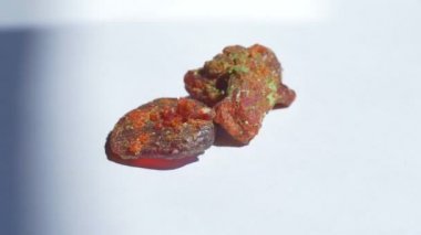 Görünüm Realgar mineral kaya örneği.