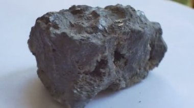 Kurşun cam jeolojik kaya örnek görünümünü.