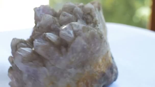 Vista Muestra Geológica Piedra Cuarzo Amatista — Vídeos de Stock