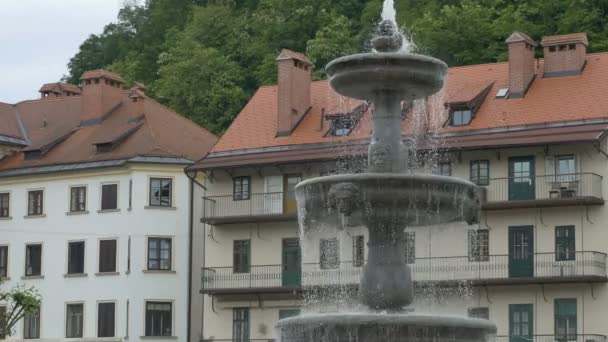 斯洛文尼亚卢布尔雅那市奥尔镇的喷泉 — 图库视频影像