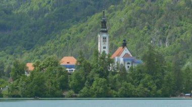 Ada Sloven Gölü Bled kilisesigörünümü.