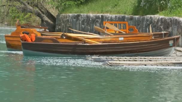 Wood Rowing Boats Moored Shore Lake — 비디오