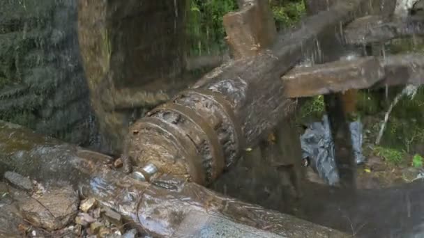 Vista Antigua Rueda Giratoria Funcional Molino Agua — Vídeo de stock