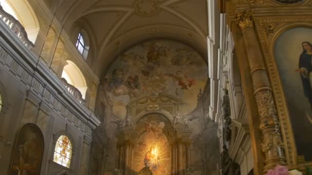 Vista Del Altar Una Iglesia Católica Barroca — Vídeo de stock