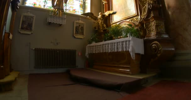 Vista Vitrais Ornamentos Barrocos Uma Igreja Católica — Vídeo de Stock