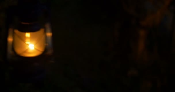 Vue Une Lanterne Vintage Tenue Dans Obscurité — Video