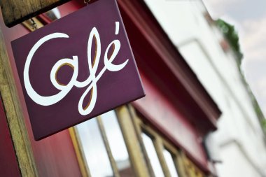 Cephe ve Fransız bir köy tipik bir bistro iz