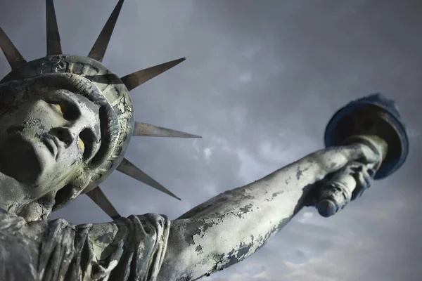 Weathered Reproduction Statue Liberty — Stock Photo, Image