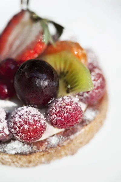 食欲をそそるフルーツ ケーキのクローズ アップ — ストック写真