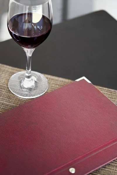 Dricka Ett Glas Vin Fransk Bistro — Stockfoto