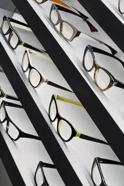 Close Óculos Elegantes Prateleiras — Fotografia de Stock