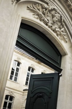 Cephe şık Fransız konak kafam iyi.