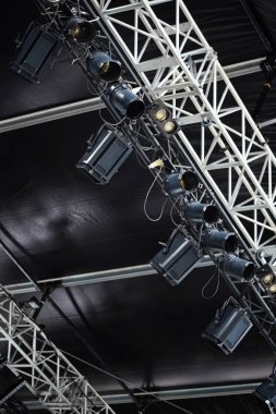 Spotights ve ampuller sahne alanı'nda kapat