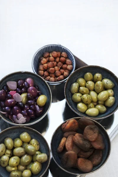 Noisettes Olives Fruits Secs Dans Des Bols — Photo