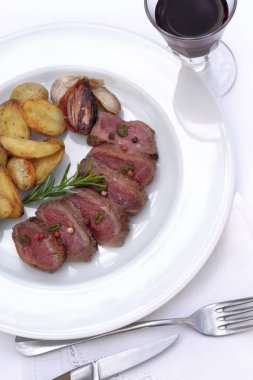 Masa seti ve restoranda et.