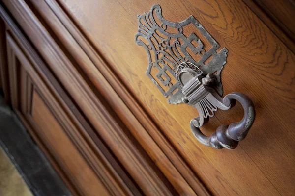 Knocker on a door — Stock Photo, Image