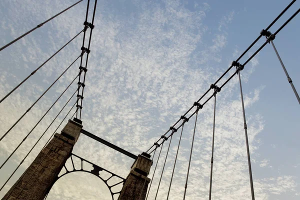 Pequeño puente colgante en Francia — Foto de Stock