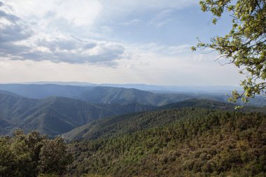 Fransa 'daki Ardeche dağlarının panoramik manzarası