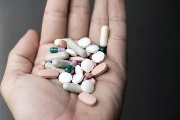 Medicina Trattamento Pillole Mano — Foto Stock
