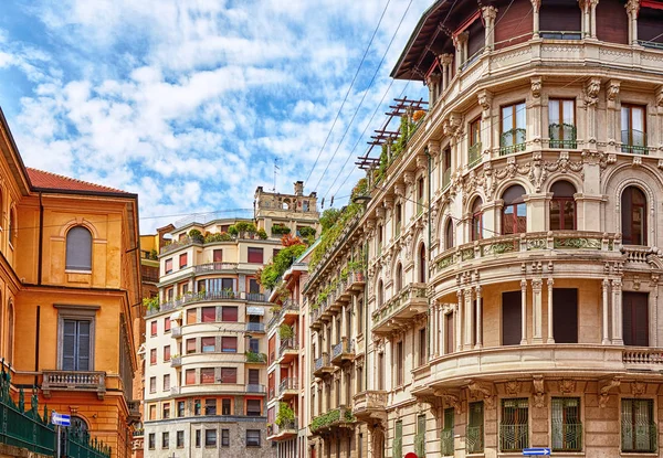 Yaz, İtalya Milano sokak görüntüsünü