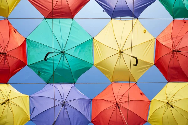 Hintergrund: bunte Regenschirme — Stockfoto