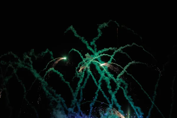 Fuochi Artificio Colorati Luminosi Nel Buio Cielo Notturno — Foto Stock