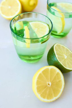 Lezzetli limonata veya mojito kokteyli.