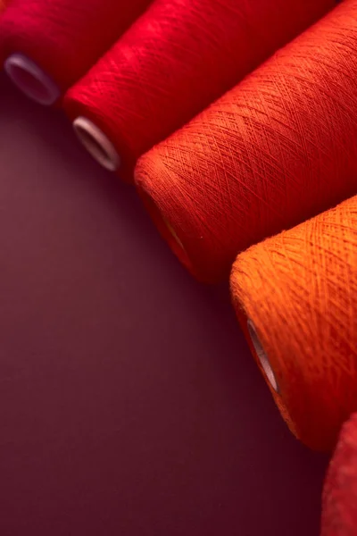 Skład kolorowych żywe nici wełniane — Zdjęcie stockowe