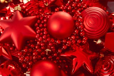 Kırmızı Noel oyuncakları geçmişi. Noel süsü. Hediye çeki olarak mükemmel. Metin için yer