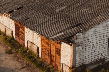 Terk edilmiş eski bir depo