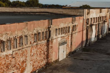 Terk edilmiş eski bir depo