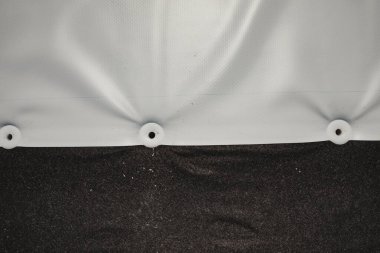 PVC membran, kaynak yapılacak pervazlarla sabitlendi. Jeotextile altında