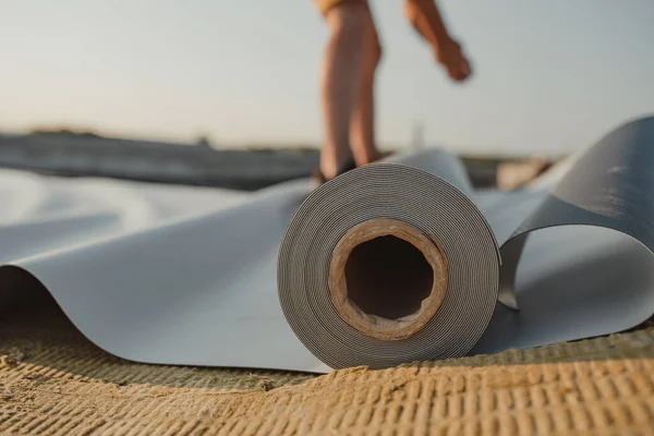 Pvc Dachbahn Rollen Auf Dem Dach Der Baustelle — Stockfoto