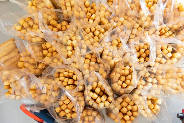 Ekmek çubukları üst görünüm paketlendi ve teslim edilmeye hazır. Sanatsal fırın kavramı