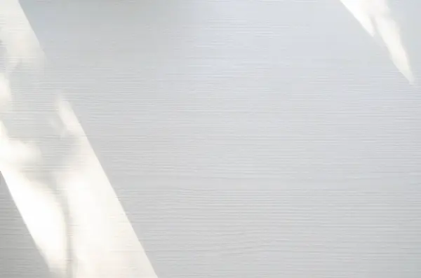 Güneş ışınları ile ahşap gri arka plan.