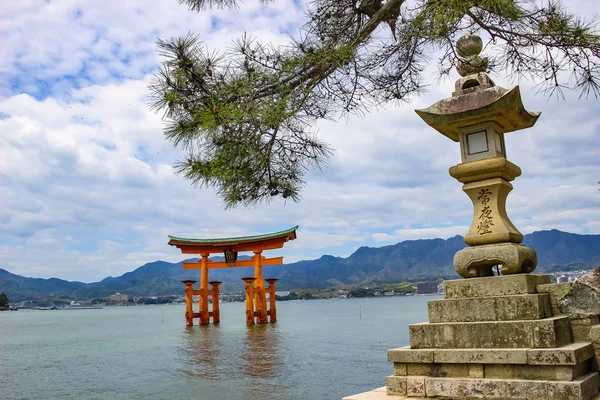 Plovoucí Torii Gate Svatyně Icukušima Ostrově Mijadžima Hirošima Japonsko — Stock fotografie