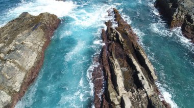 Deniz göğü ve yeryüzü bir araya gelerek harika bir manzara oluşturur.