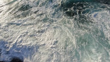 Deniz göğü ve yeryüzü bir araya gelerek harika bir manzara oluşturur.