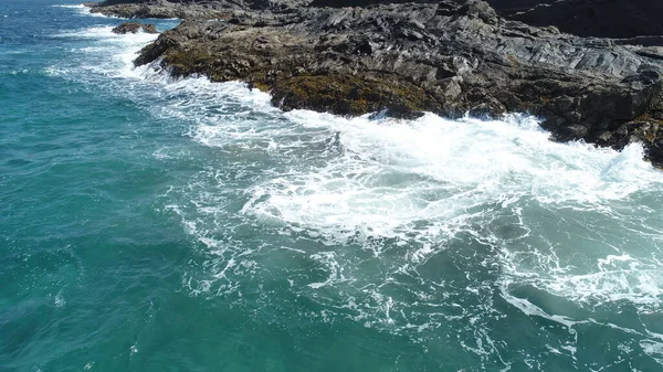 Deniz göğü ve yeryüzü bir araya gelerek harika bir manzara oluşturur.