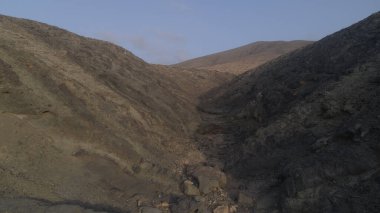 Okyanus gün batımında ihtişamını gösteriyor.