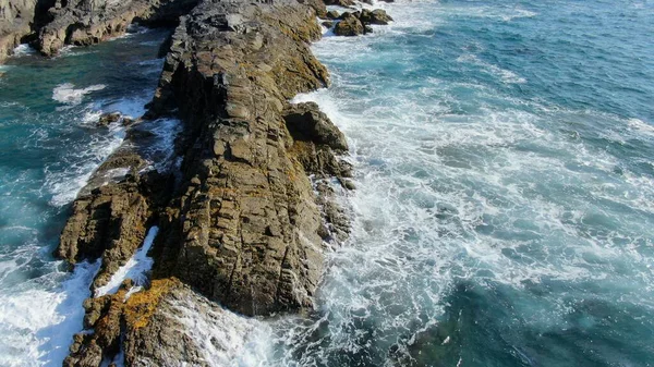 Okyanus gün batımında ihtişamını gösteriyor.