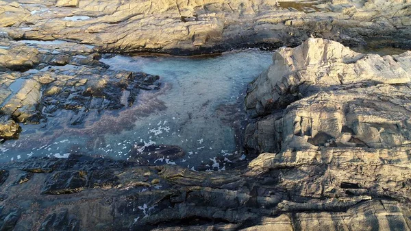 Força Oceano Atinge Penhascos Lado Das Montanhas — Fotografia de Stock