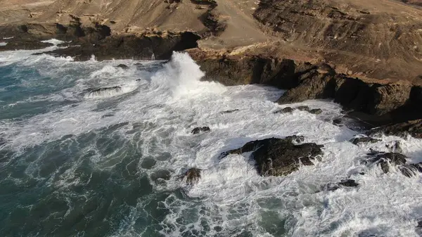 Força Oceano Atinge Penhascos Lado Das Montanhas — Fotografia de Stock