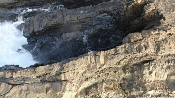 Tramonto Dalle Scogliere Contemplando Forza Del Mare Montagne Orizzonte Oceano — Foto Stock