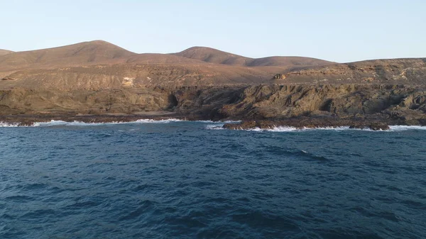 Kayalıklardan Gün Batımı Denizin Dağların Ufkun Atlantik Okyanusunun Gücünü Düşünüyordu — Stok fotoğraf