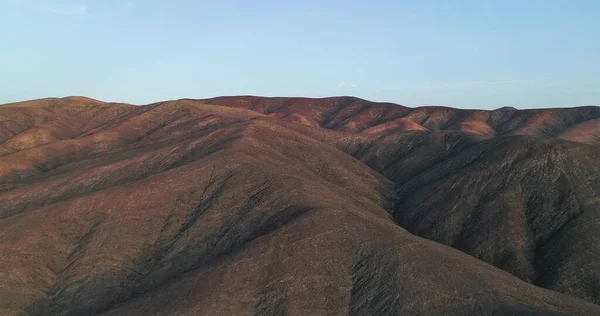 夕阳从悬崖上升起 凝视着大海 地平线和大西洋的力量 — 图库照片