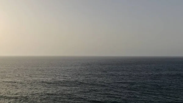 Puesta Sol Desde Los Acantilados Contemplando Fuerza Del Mar Las —  Fotos de Stock