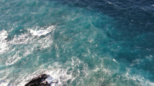 Tramonto Dalle Scogliere Contemplando Forza Del Mare Montagne Orizzonte Oceano — Foto Stock