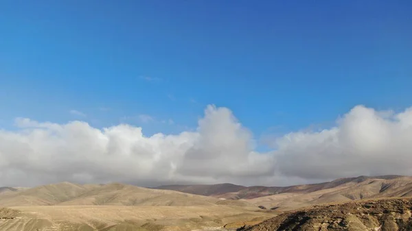 Kayalıklardan Gün Batımı Denizin Dağların Ufkun Atlantik Okyanusunun Gücünü Düşünüyordu — Stok fotoğraf