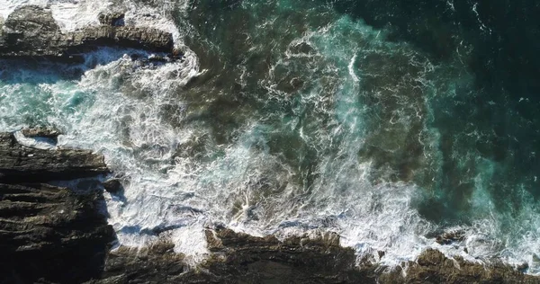 Apus Soare Stânci Contemplând Forța Mării Munților Orizontului Oceanului Atlantic — Fotografie, imagine de stoc